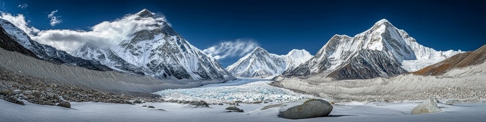 Obraz premium Towering mountains glisten with snow under a brilliant blue sky, showcasing the grandeur of the Everest region's natural beauty