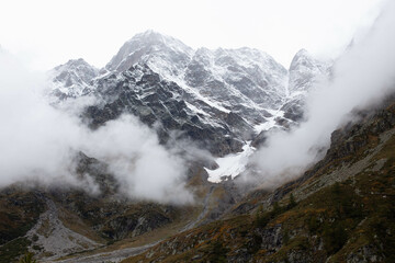 Beautiful snowy mountain scenery. Landscape scenery.
