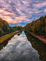 Fototapeta premium Coucher de soleil sur le Canal de la Deûle à Lille