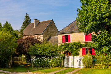 Dans le village de Longpont