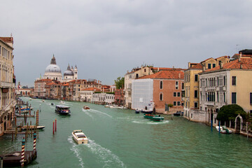 Venetian Grand Canal with Historic Buildings and Boats.
View of the iconic Grand Canal in Venice, Italy, featuring historic buildings, boats, and the Basilica of Santa Maria della Salute.