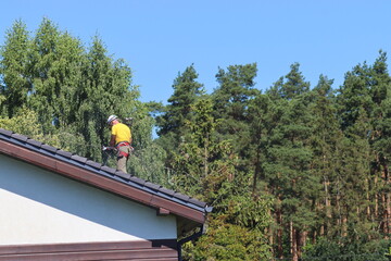 Washing roofs with a pressure washer