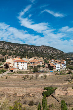 Pueblo rural entre las monta&ntilde;as