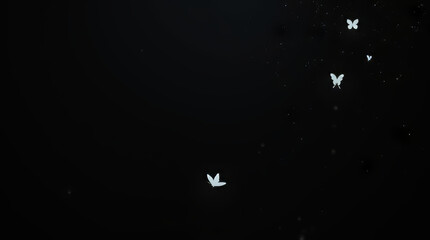 Weiße Schmetterlinge tanzen vor schwarzem Hintergrund