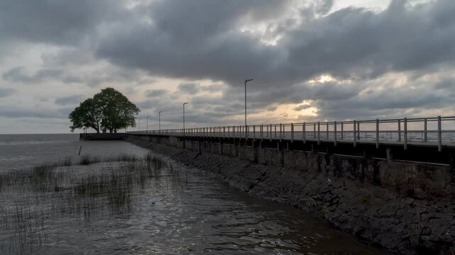 Amanecer viendo el rio de la plata en Olivos, Buenos Aires, Argentina