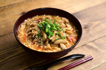 きのこサンラータン風ラーメン