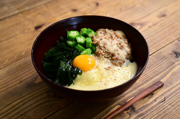 オクラとトロロ、納豆の腸活丼