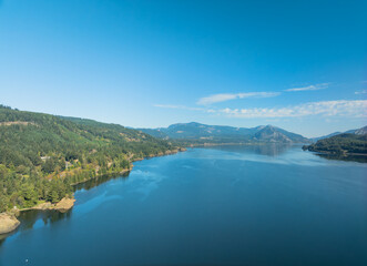 Fototapeta premium A beautiful blue lake with mountains in the background