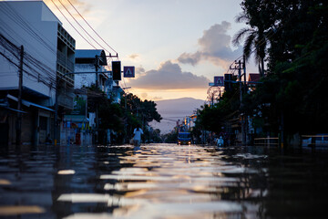 Chiang Mai city flooded as Ping River overflows