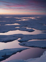 Obraz premium A frigid polar sky with deep blues and purples, with the last rays of sunlight just visible over the horizon, reflecting on ice-covered terrain 