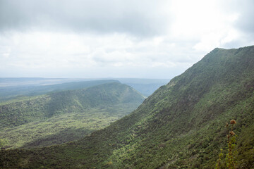 Naklejka premium A view of a volcanic crater from the peak of the mountain 