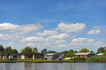 Obraz premium Siedlung mit Ferienhäusern in Giethoorn, Niederlande