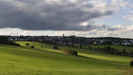 Naklejka premium Monzelfeld bei Bernkastel-Kues
