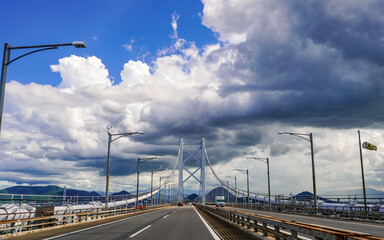 瀬戸大橋で海を渡る　備讃瀬戸大橋（香川県坂出市）