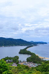 京都の美しい天の橋立と海の風景（縦構図）