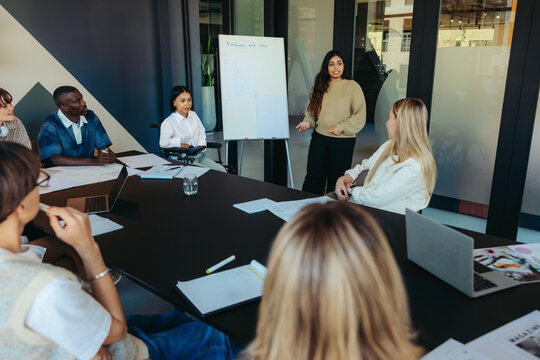 Teamwork and discussion among diverse students in a collaborative meeting setting focused on idea sharing and learning