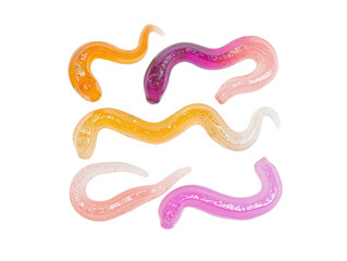 Fototapeta premium Lebendige Auswahl an fallenden Gummiwürmern auf weißem Hintergrund für kulinarisches und Süßwarendesign