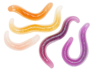 Fototapeta premium Bunte Gummiwürmer fallen auf weißen Hintergrund für Süßigkeiten-Werbung und Design