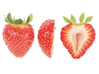 Draufsicht auf drei aufgeschnittene Erdbeeren für frühlingshaftes Food-Design