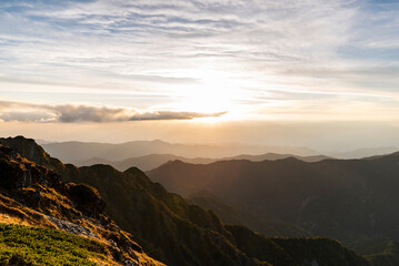 北岳肩の小屋から望む山々　山梨県南アルプス市