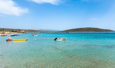 Obraz premium Beautiful bay in Aegean Sea with speed boats