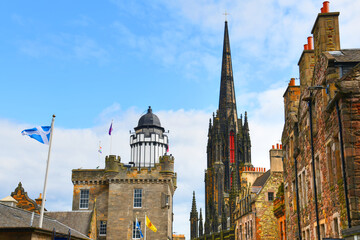 Obraz premium Tron Kirk, the former Gothic church, now works as the hub, setting for various eventson Royal Mile, street of the old city of Edinburgh, Scotland.