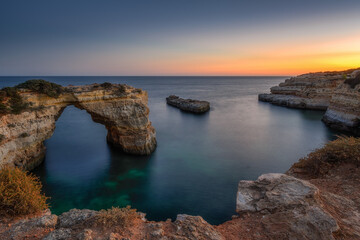 Praia de Estaquinha with rocks and vawes