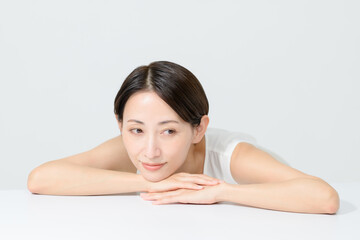 リラックスする女性　ビューティー　美容