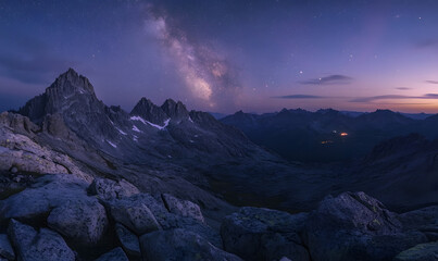 Obraz premium Stunning Nature Landscapes: Mountains, Forests, Oceans, and Serene Vistas.