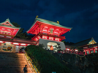 夜の赤間神宮