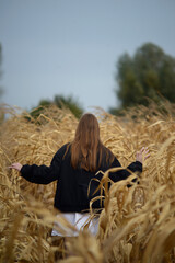 woman in the field whis no visible face 