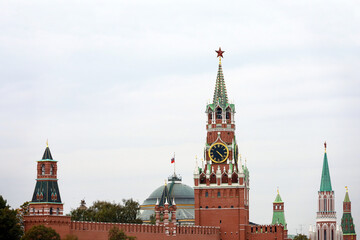 Fototapeta premium View to Moscow Kremlin and Russian president residence at autumn