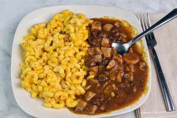 beef stew  with  macaroni and cheese
