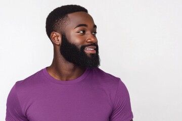 Obraz premium A person wearing a purple shirt and a beard, suitable for use in portraits or character illustrations.