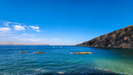 Fototapeta premium PACIFIC OCEAN COAST. BEACHES OF PERU. TOURISM IN PERU. PARACAS.