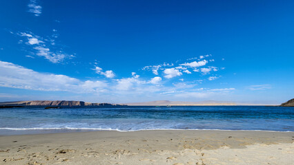 PACIFIC OCEAN COAST. BEACHES OF PERU. TOURISM IN PERU. PARACAS.