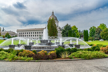 Fototapeta premium Capitol Building And Fountain