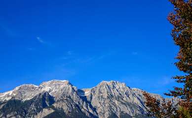 Sch&ouml;ner sonniger Tag &uuml;ber dem Bttelwurfmassiv im Tiroler Karwendel