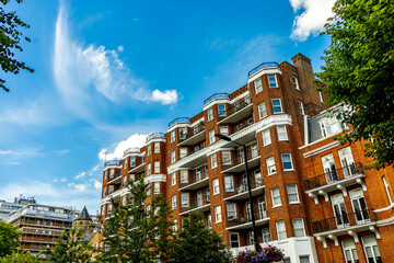 Fototapeta premium Ein kleiner Stadtbummel und Erkundungstour durch die Metropole London entlang der berühmten Sehenswürdigkeiten an der Themse - Vereinigtes Königreich