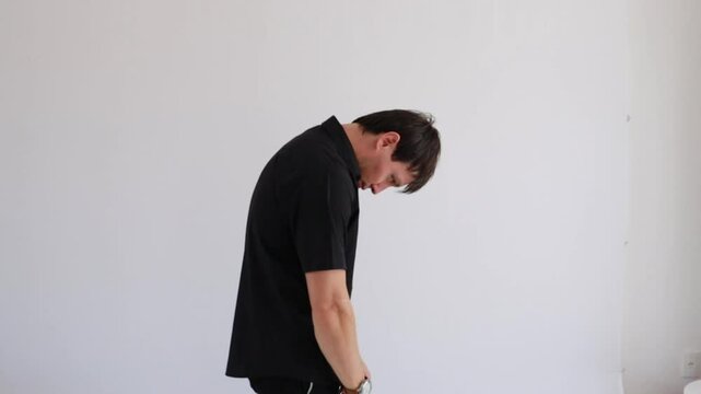 homem de neg&oacute;cios com postura errada , desanimo social 