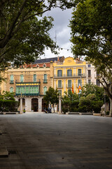 Immeubles anciens autour de la rambla de Figueras