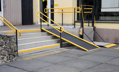 Staircase and lift for people with disabilities