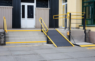 Staircase and lift for people with disabilities