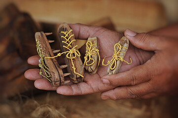Creative design of finger-sized decorative shoes made of wood