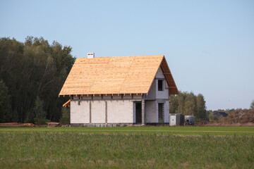 Budowa domu jednorodzinnego. Budowa domu z poddaszem użytkowym. Budowa domu. Polskie Prawo Budowlane. Budownictwo . © Leszek Szelest