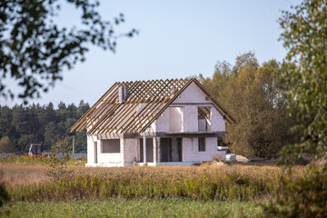 Budowa domu jednorodzinnego. Budowa domu z poddaszem użytkowym. Budowa domu. Polskie Prawo Budowlane. Budownictwo . © Leszek Szelest