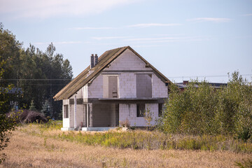 Budowa domu jednorodzinnego. Budowa domu z poddaszem użytkowym. Budowa domu. Polskie Prawo Budowlane. Budownictwo . © Leszek Szelest
