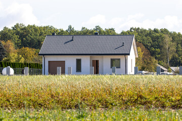 Budowa domu jednorodzinnego. Budowa domu z poddaszem użytkowym. Budowa domu. Polskie Prawo Budowlane. Budownictwo . © Leszek Szelest