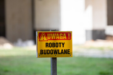 Tabliczka ROBOTY BUDOWLANE, UWAGA. Tabliczka na budowie. © Leszek Szelest