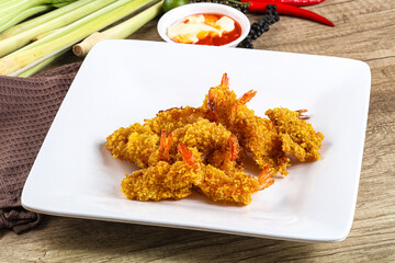 Golden deep prawn tempura wuth sauce